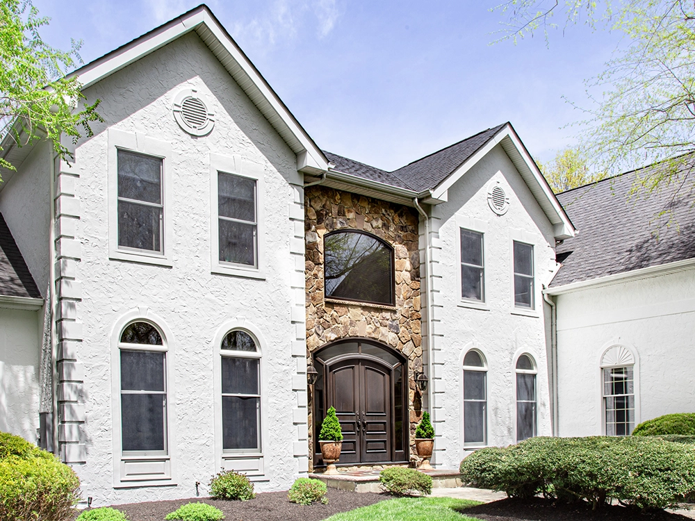 15 White Stucco House Ideas: Black Trim, Windows, Stone & Modern Designs 6 stucco stone front elevation arched entry