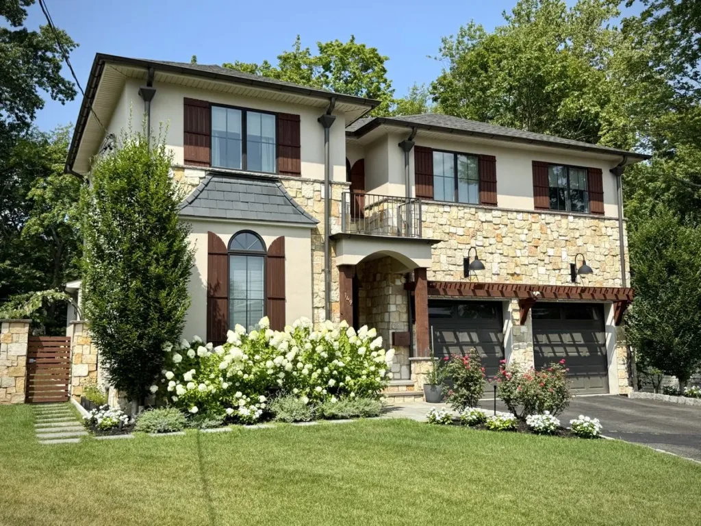 Stucco and Stone Exterior: 15 Ideas for Modern and Traditional Homes 15 Stucco cracks on the Paramus home’s exterior before repair