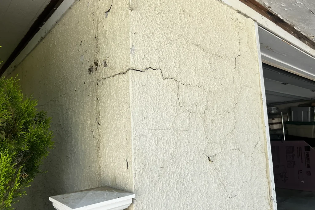 hairline cracks pattern stucco