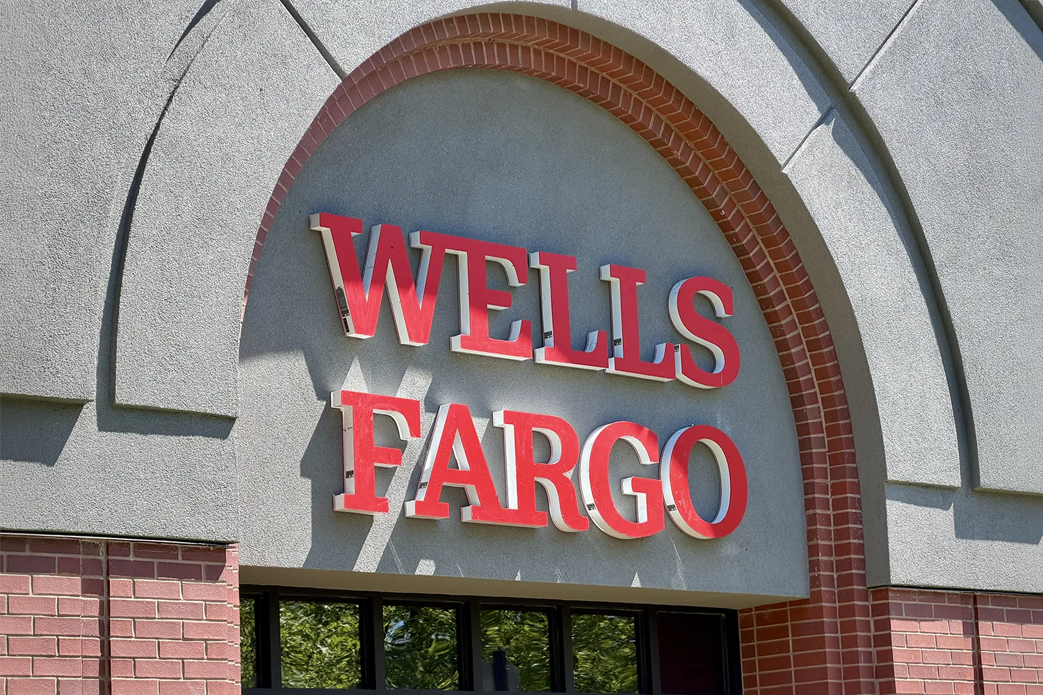 Homepage 13 Commercial stucco repair around the Wells Fargo building entrance.